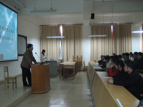 学院团委代书记游锋华在会上讲话