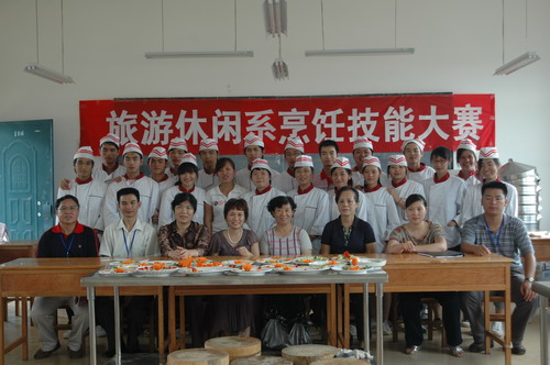 参赛选手与领导、评委合照