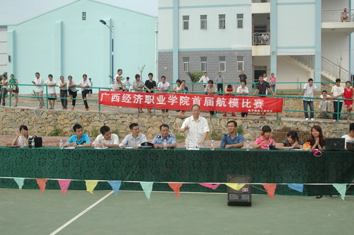 电子信息系王天安主任为大赛致词