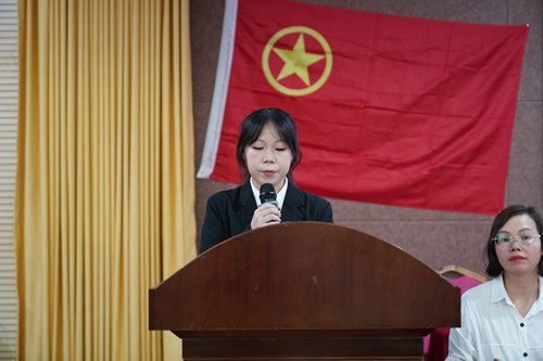 主席团潘富娆_副本.jpg