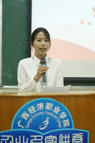 杨欣静_副本.jpg