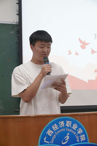 潘岩_副本.jpg