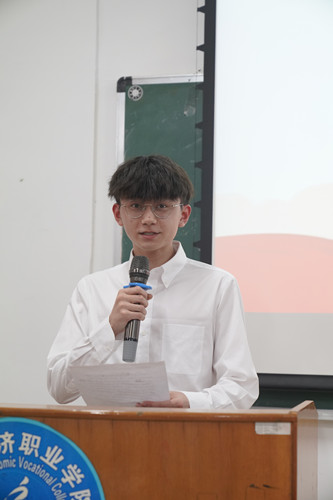 雷晧凯_副本.jpg