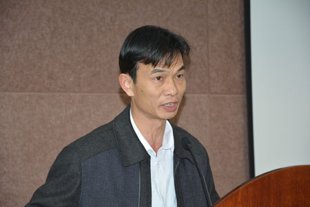 经济贸易系主任覃平