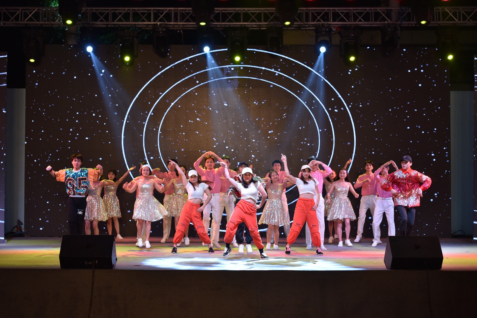 岁月如歌不凡十载广西经济职业学院十周年校庆庆典晚会举行