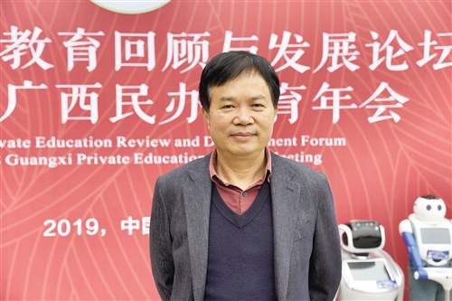广西民办教育协会常务副会长,广西大将教育集团董事长 李荣坚作为广西